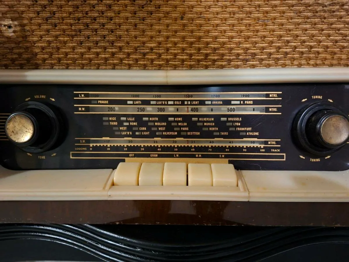 Vintage British made Valve Radio from the 1940's - Image 2