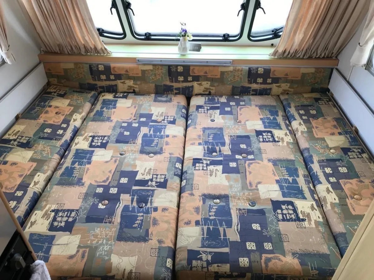 Lunar Chateau 400 Caravan – 4 Berth – Excellent Co - Image 2