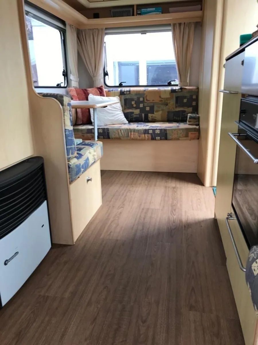 Lunar Chateau 400 Caravan – 4 Berth – Excellent Co - Image 4