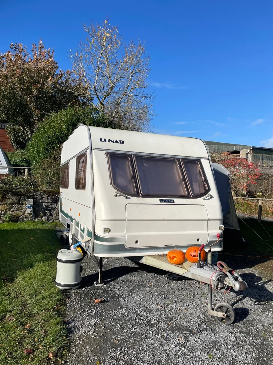 Lunar Chateau 400 Caravan – 4 Berth – Excellent Co - Image 1