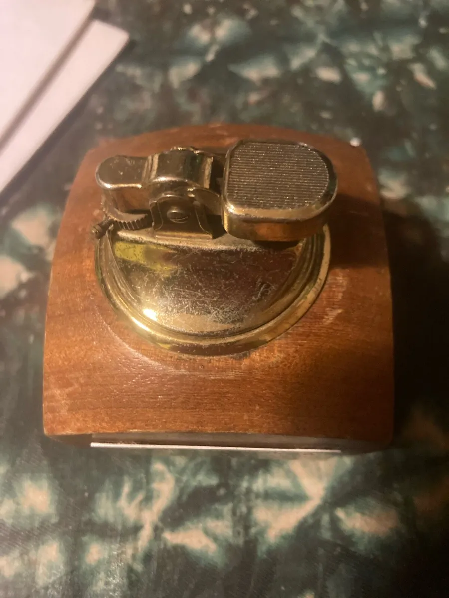 Vintage lighter free postage - Image 1