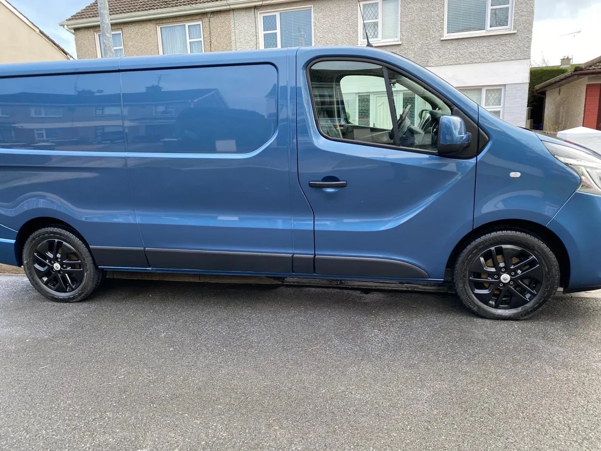 Renault Trafic Sport - Image 2