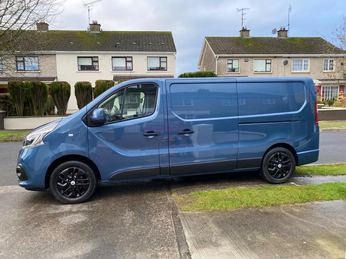 Renault Trafic Sport - Image 3