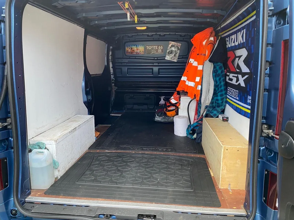 Renault Trafic Sport - Image 4