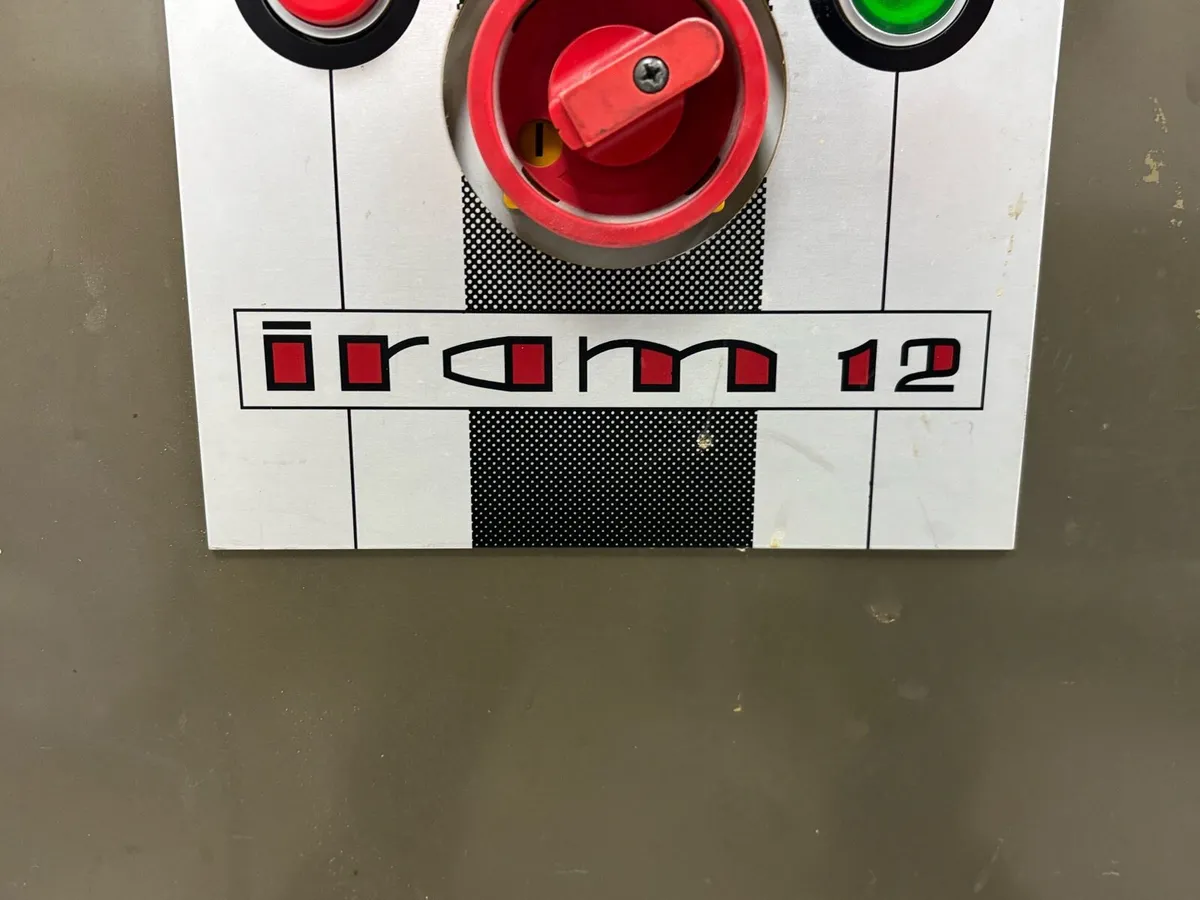 IRAM 12 hydraulic paper punch - Image 2