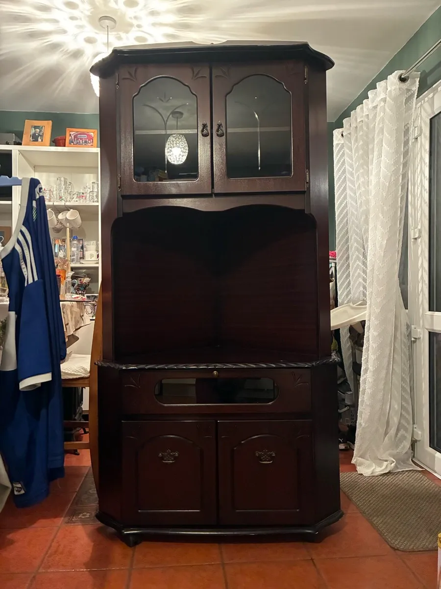 Tv corner unit