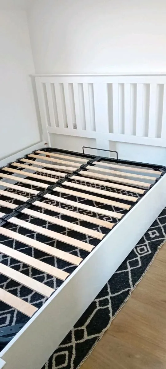 5ft White wooden ottoman storage bed frame - Image 1