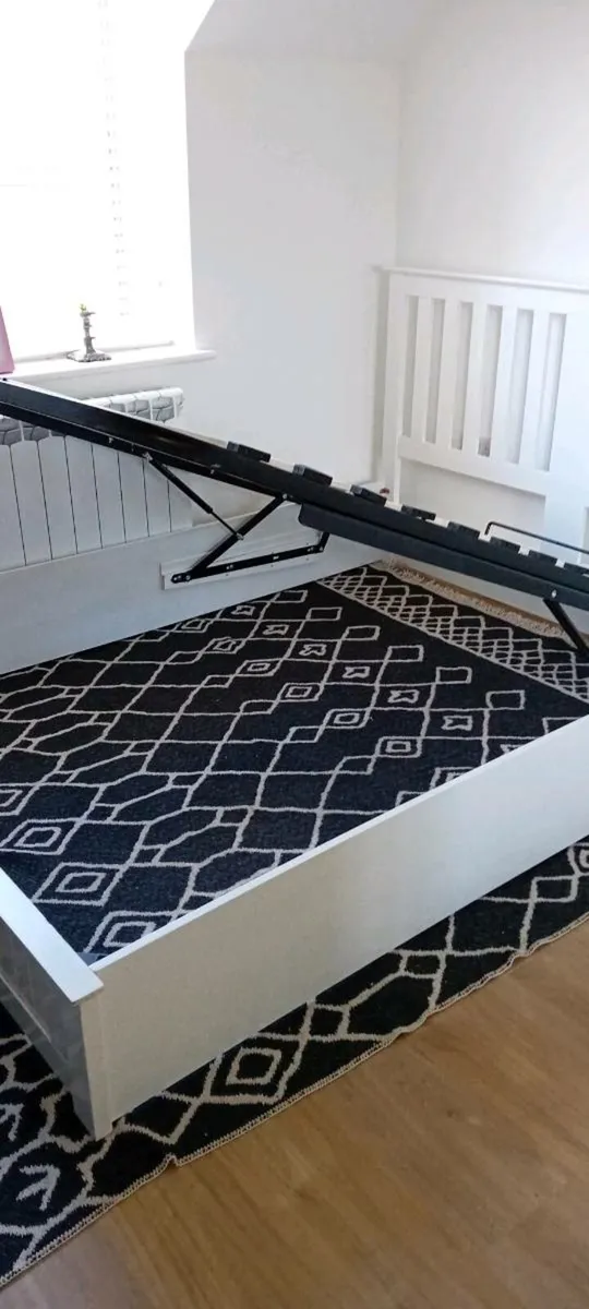 5ft White wooden ottoman storage bed frame - Image 3