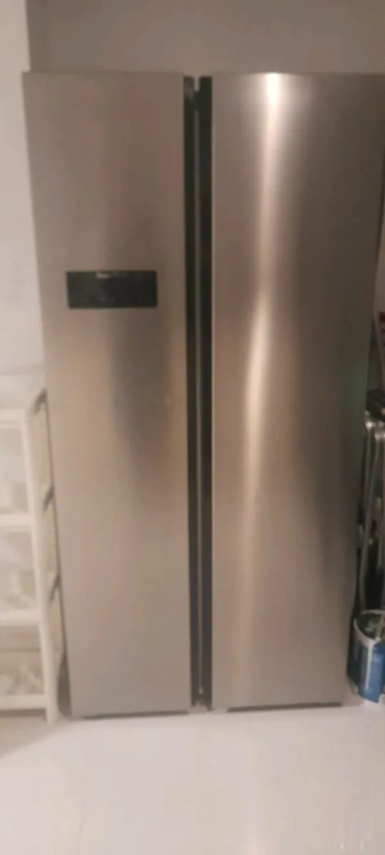 A fridge - Image 1