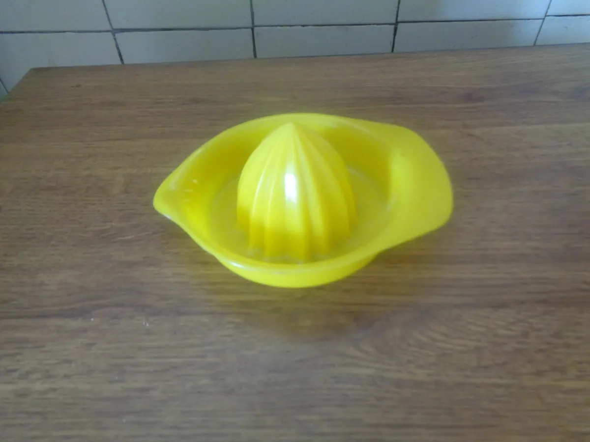Vintage Plastic Juicer x 2 for Sale - Image 2
