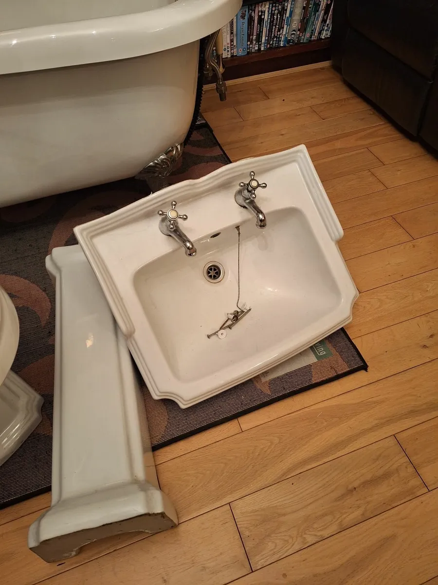 Bath, toilet ,sink - Image 3