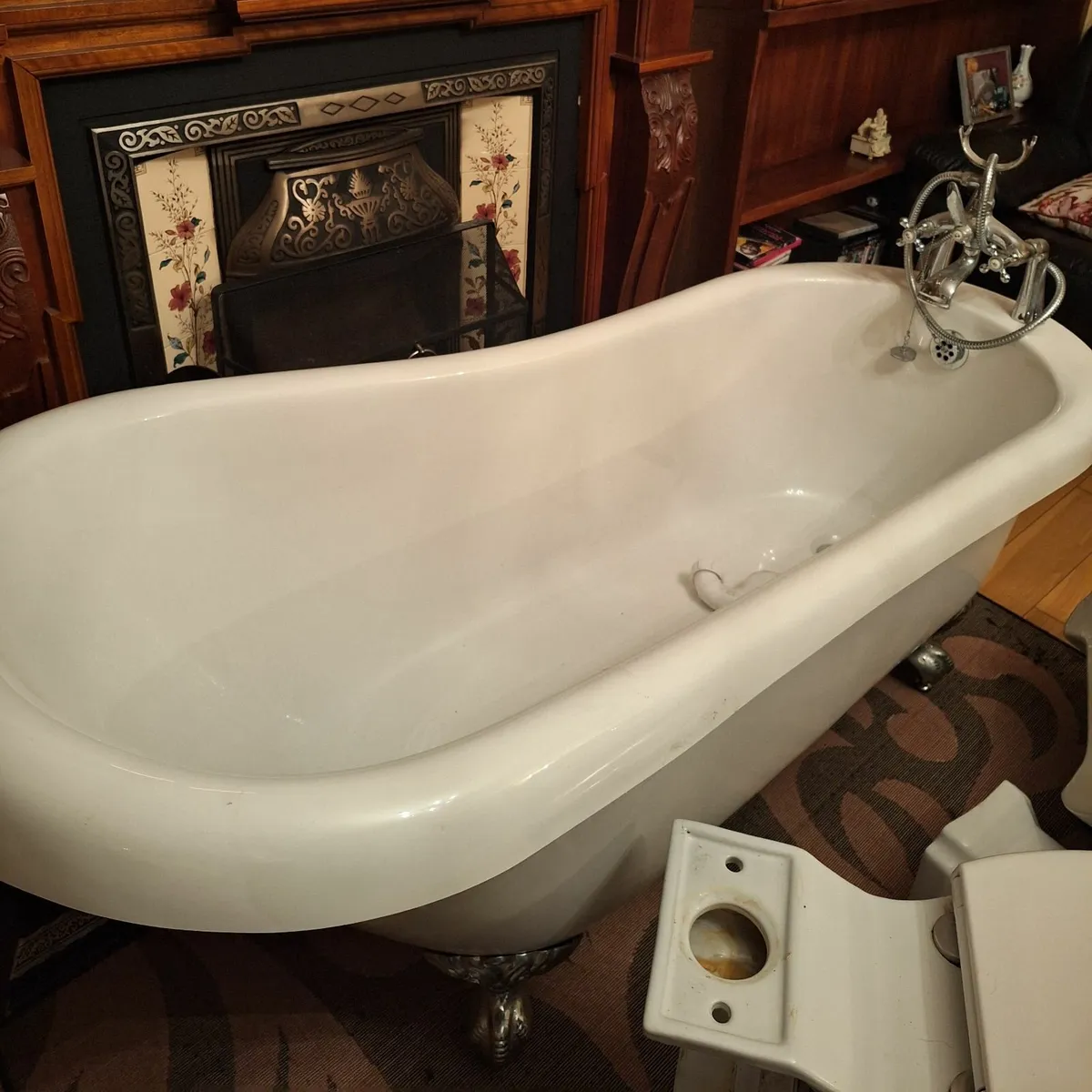Bath, toilet ,sink - Image 1