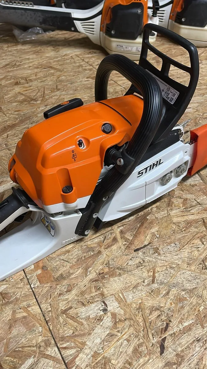 Large selection of immaculate Chainsaws - Image 4