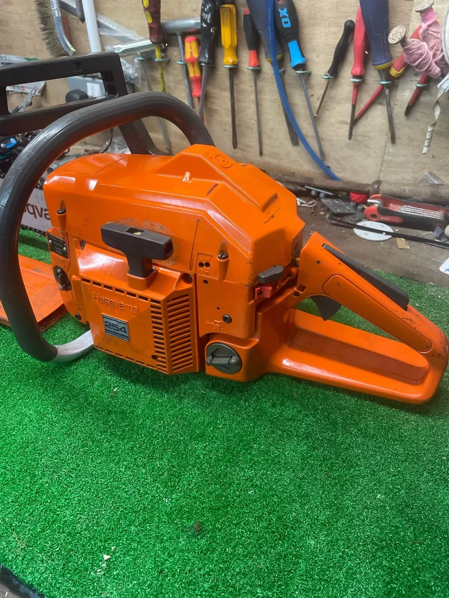 Large selection of immaculate Chainsaws - Image 3