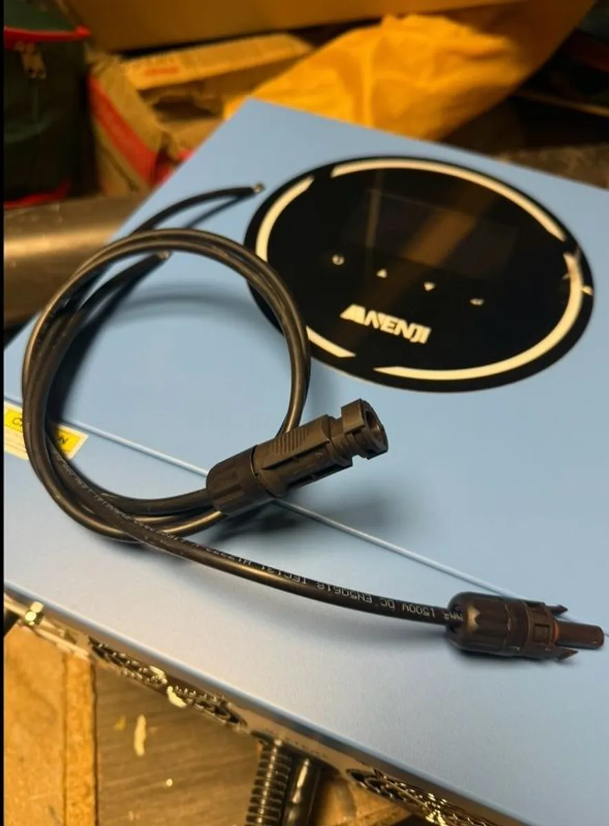 Hybrid solar inverter with batteries - Image 4