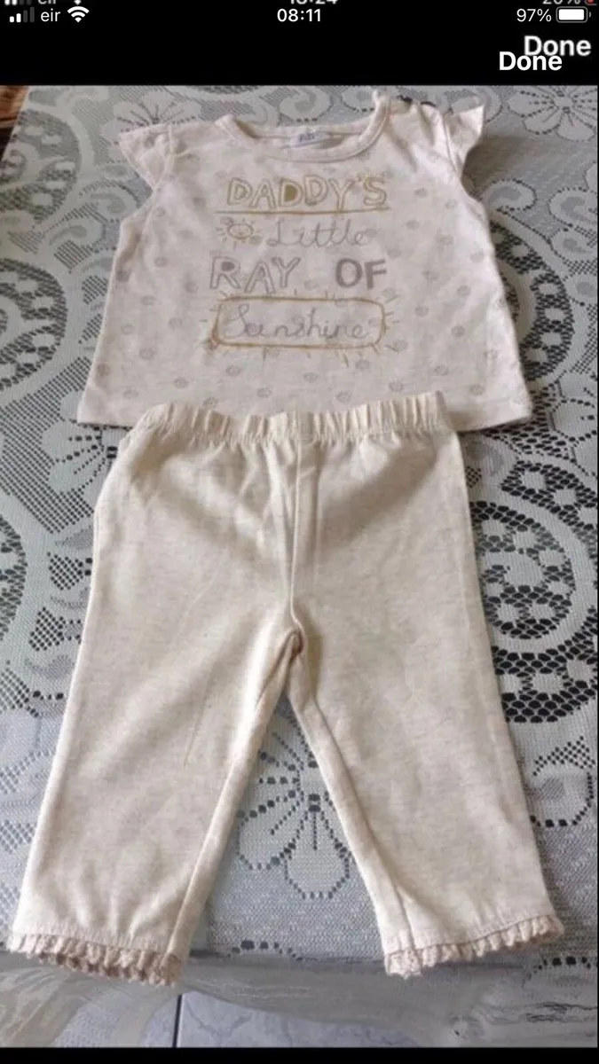 Girls two piece suit 0/3 mths €3 - Image 4