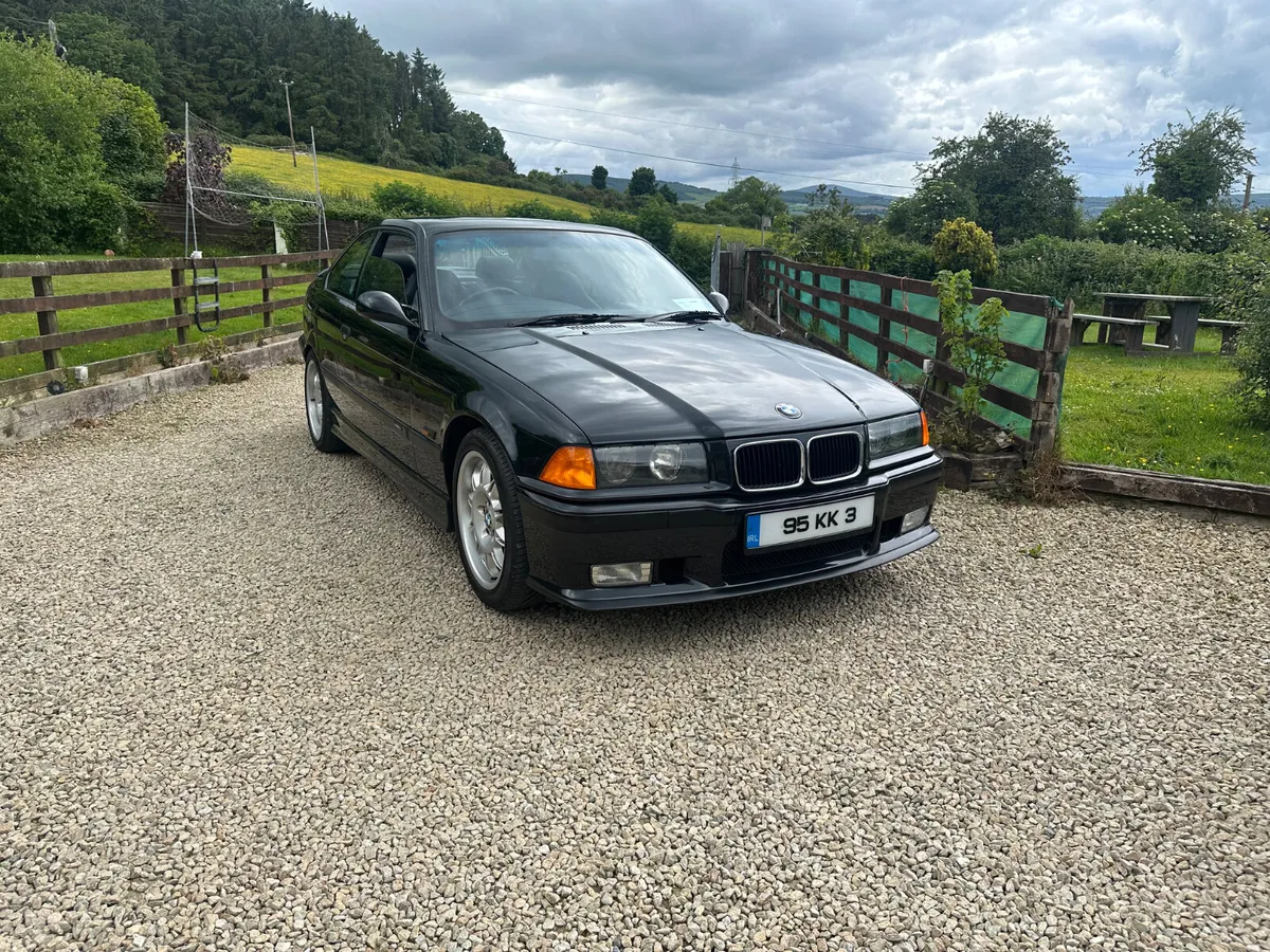 BMW M3 3.0 Manual 1995 - Image 2
