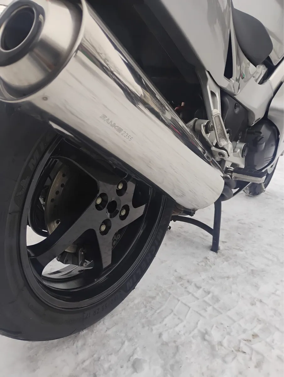 Honda vfr800 - 8419 miles Mint - Image 4