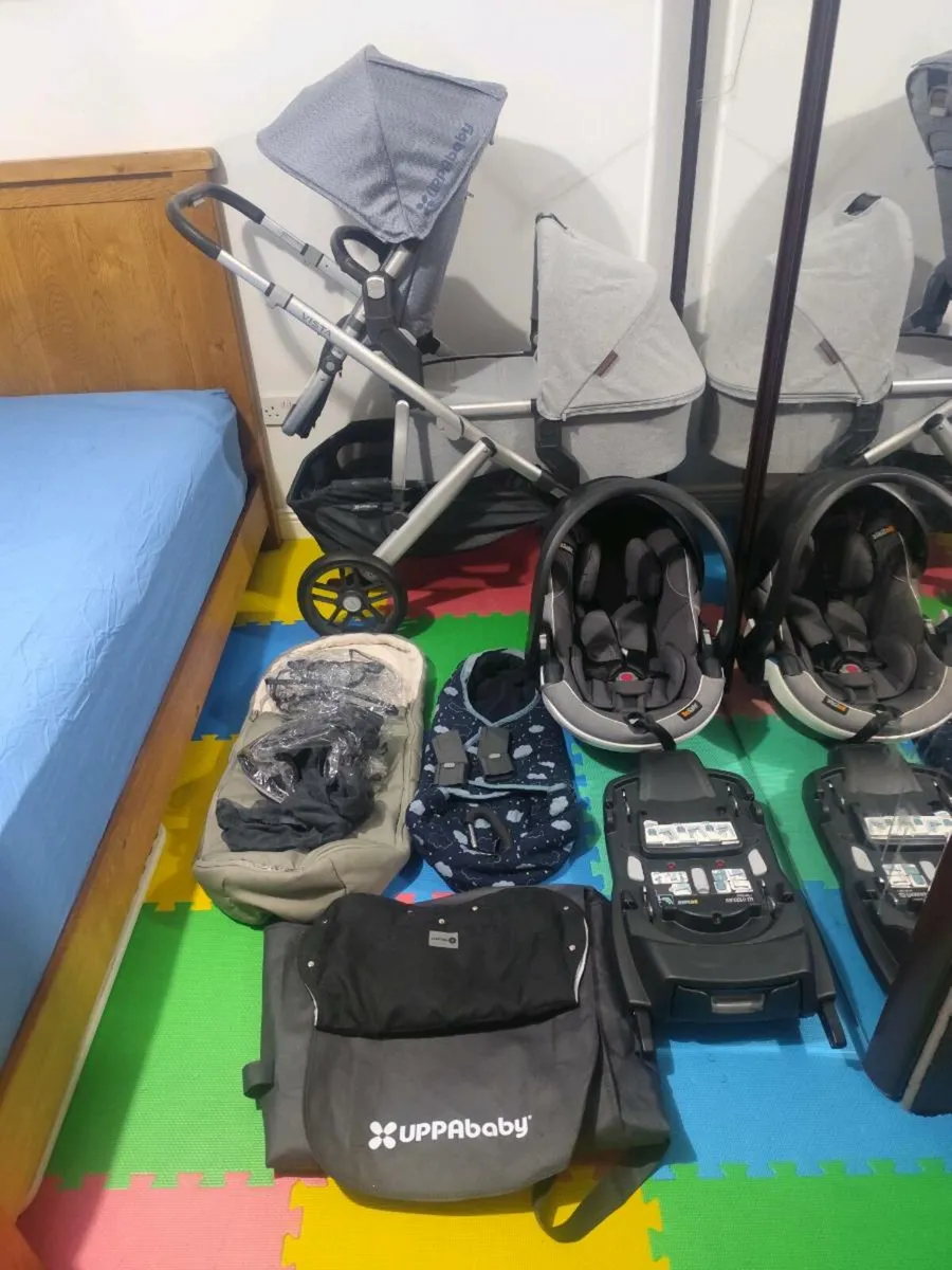 Uppababy vista V2 travel system - Image 1