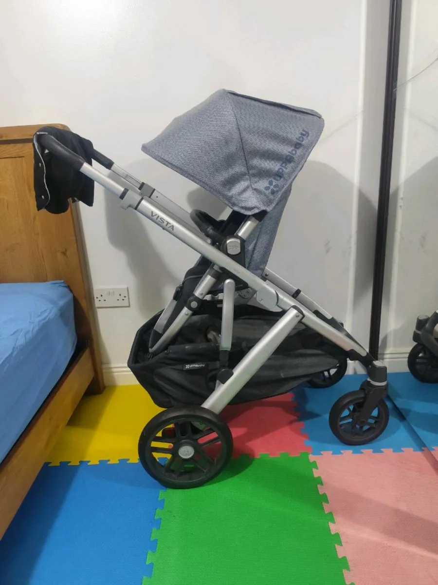 Uppababy vista V2 travel system - Image 4