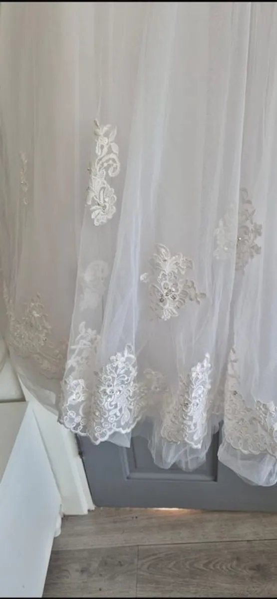 Beautiful designer communion dress , excellent condition size in one of photos - Image 4