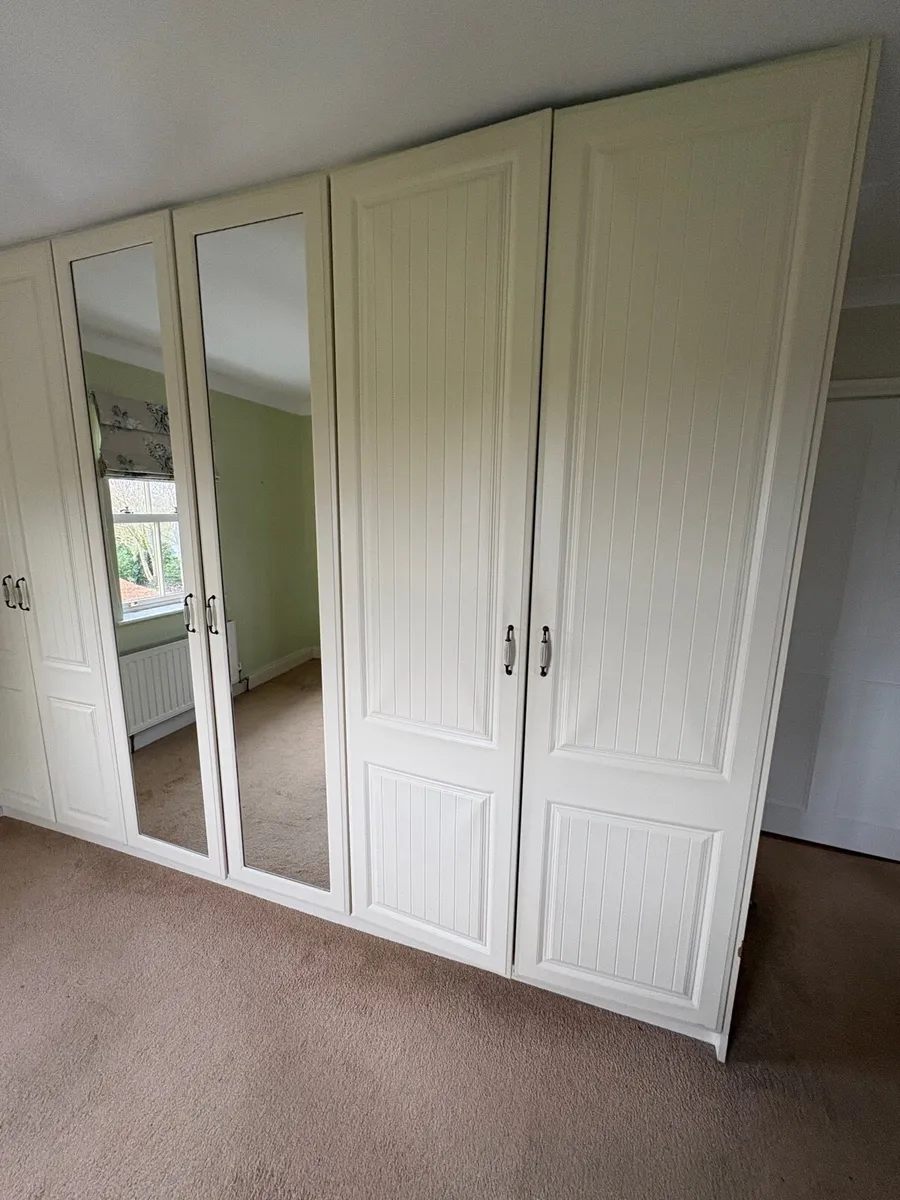 Fitted wardrobe - Image 3
