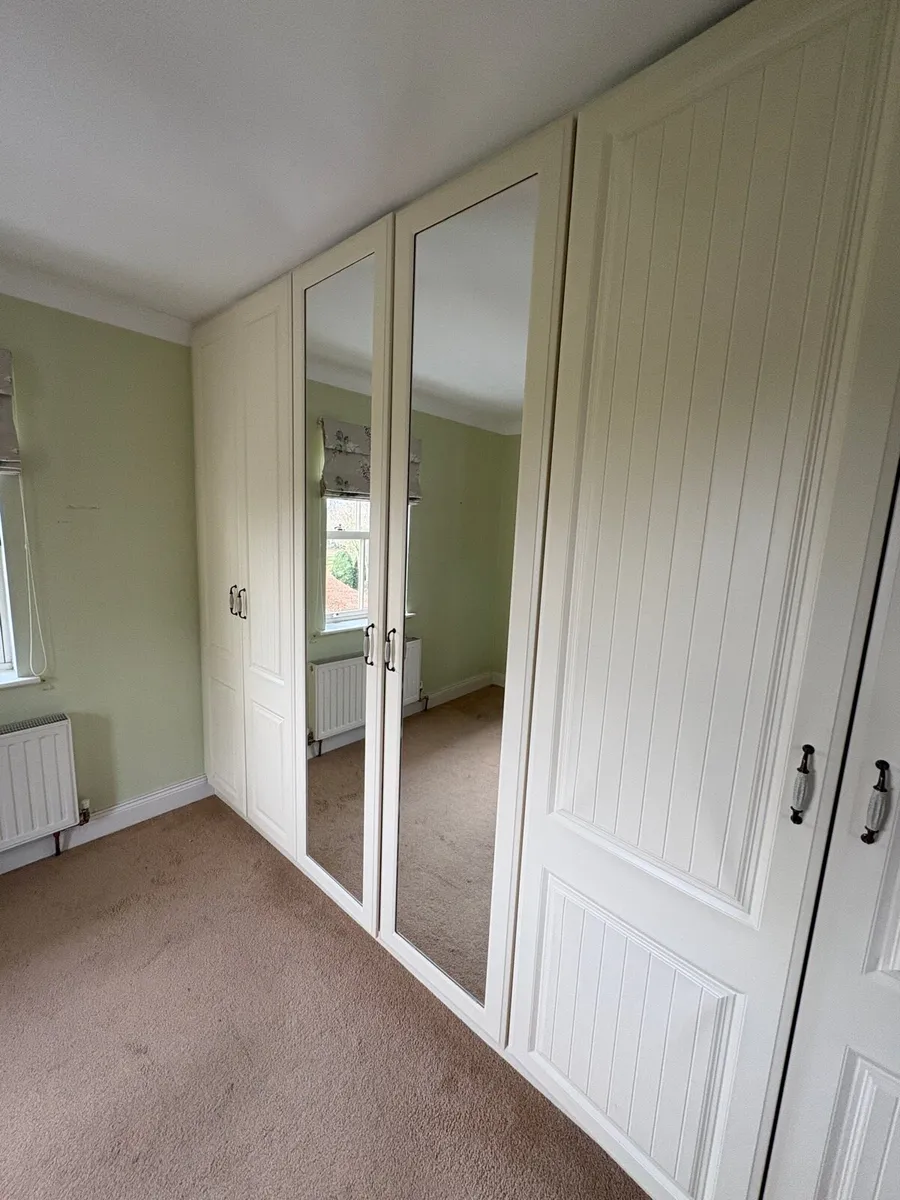 Fitted wardrobe - Image 4