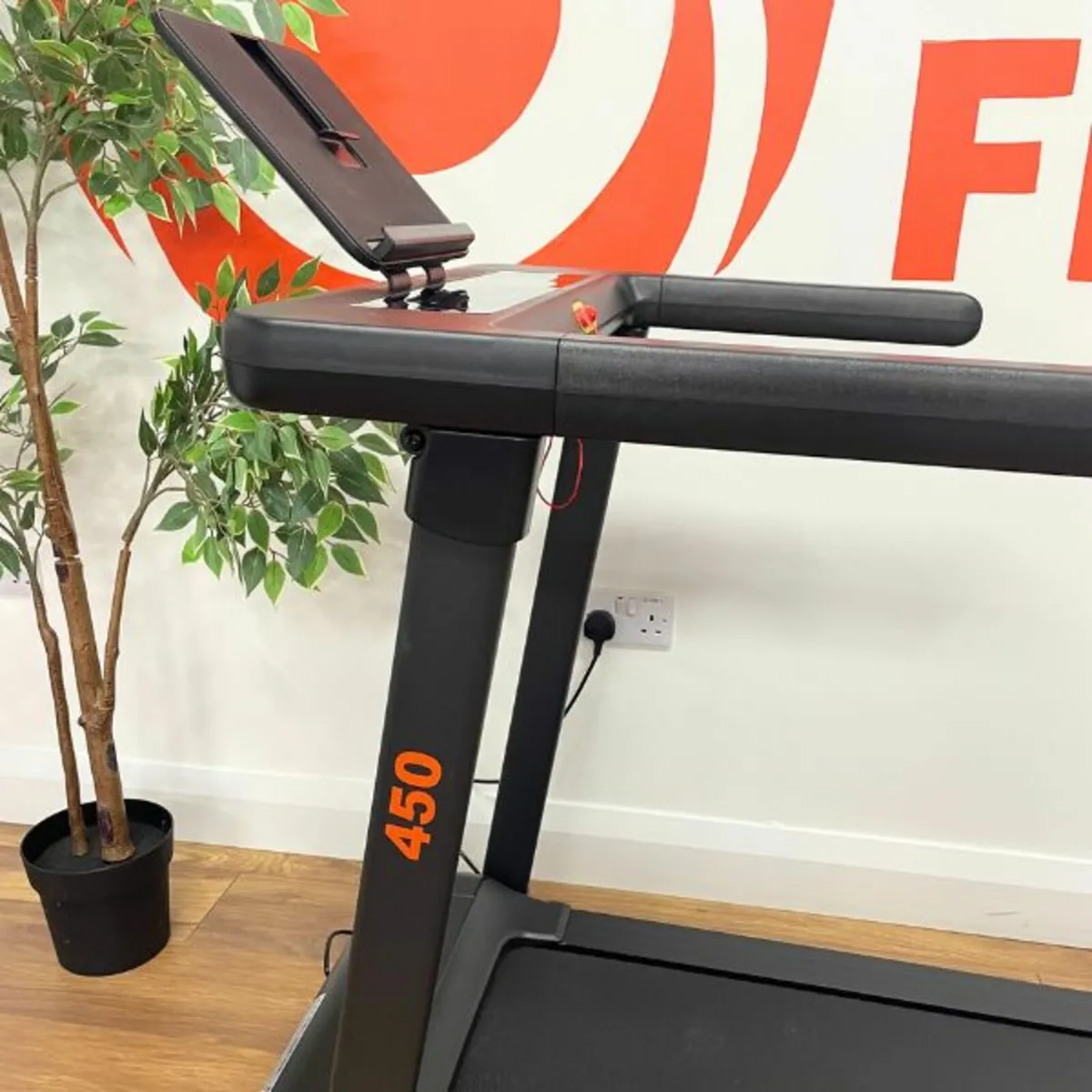 Agility 450 Treadmill | 25 Degree Incline - Image 2