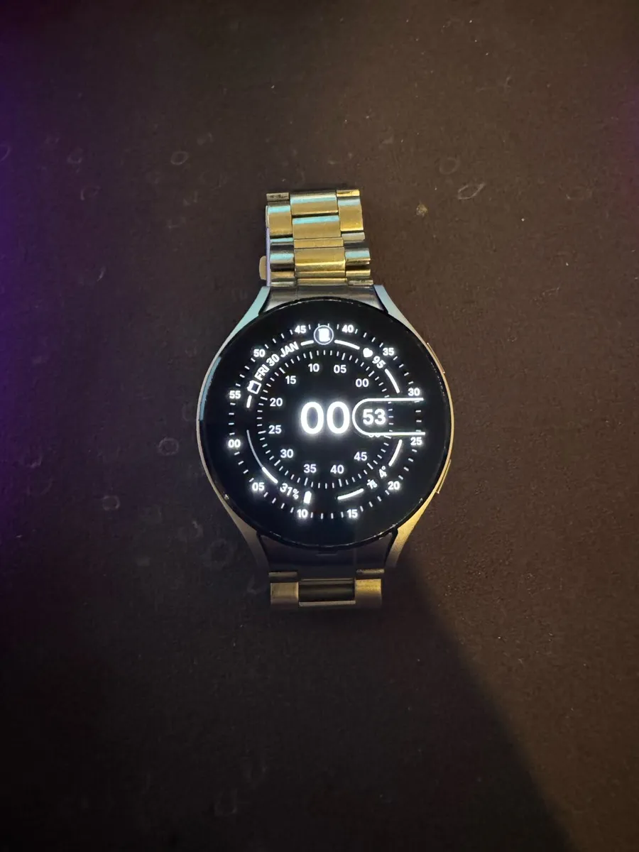 Galaxy Watch 4 (44mm) - Image 1