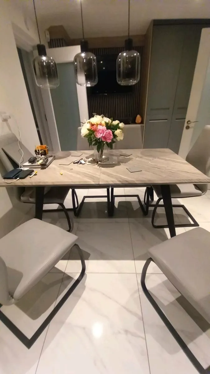 Dining room table - Image 2