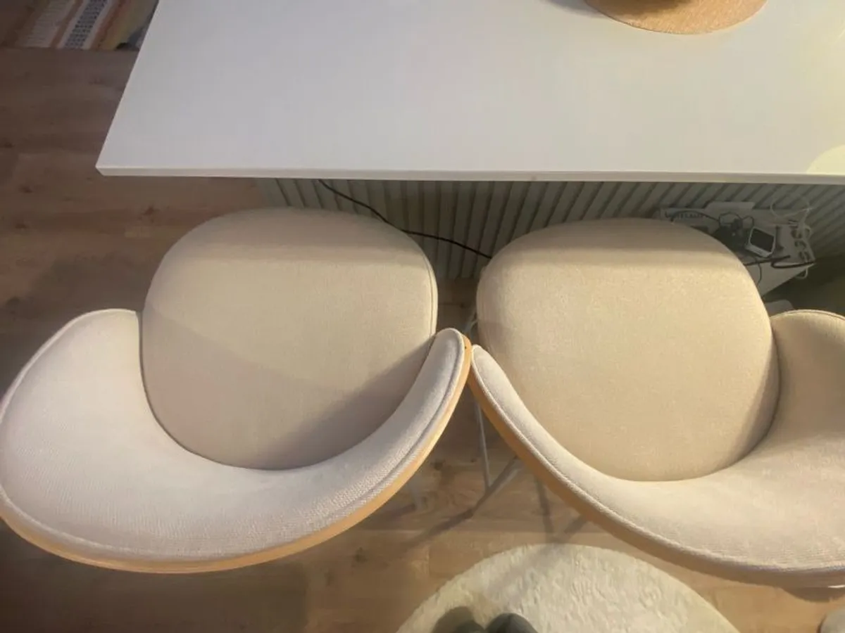 Kitchen counter stools - Image 1