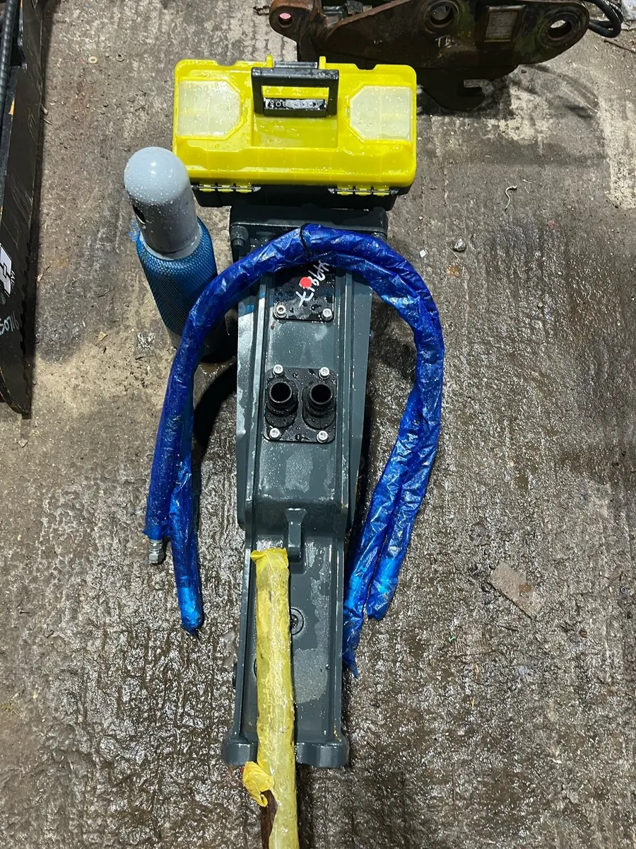 Rock breaker - Image 1