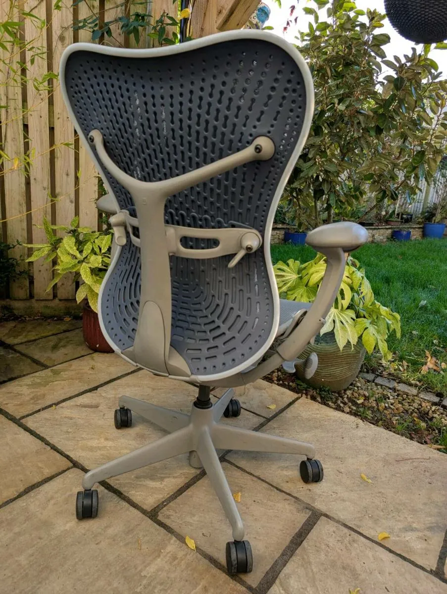 Ergonomic office chair - Image 2