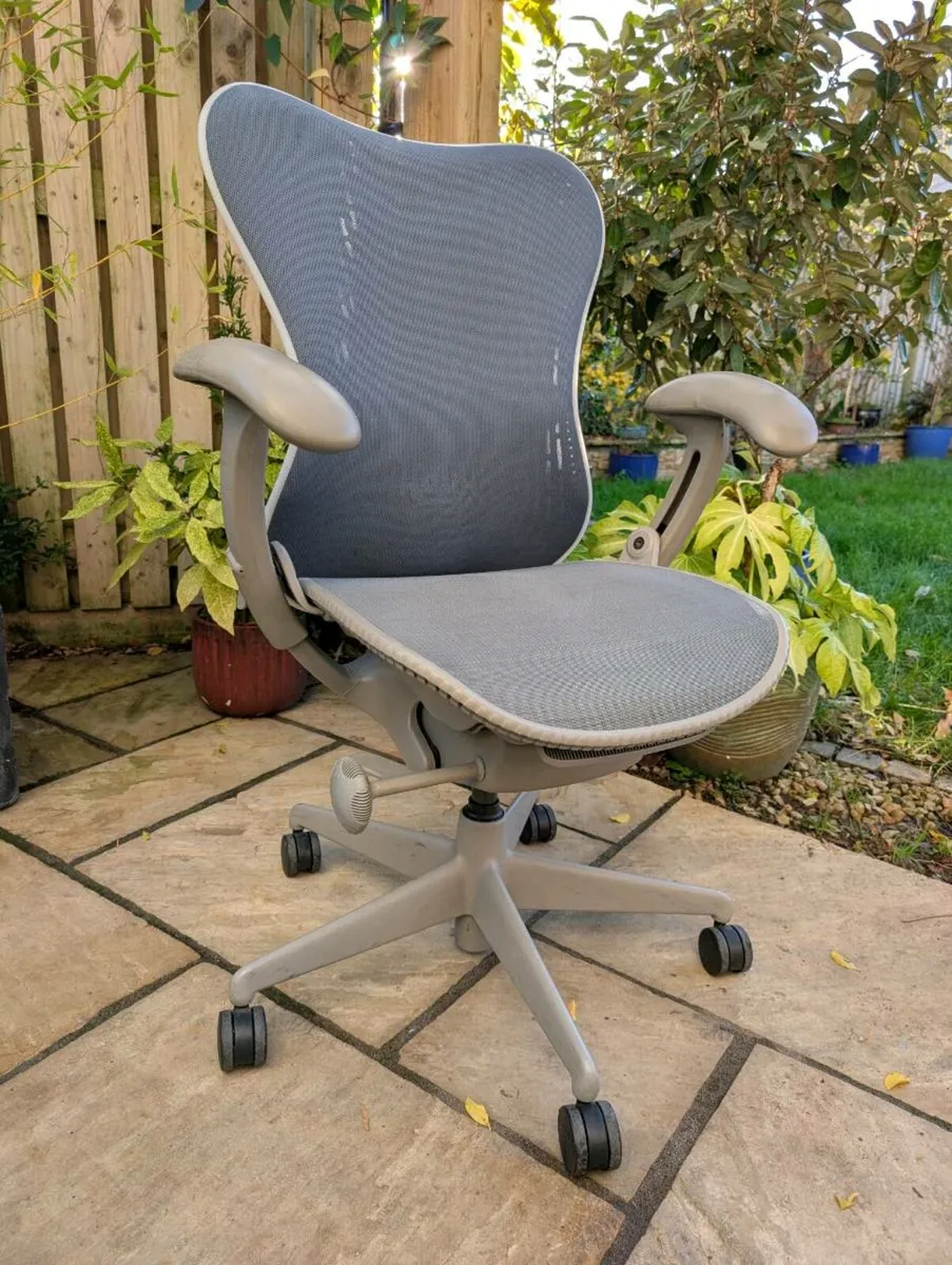 Ergonomic office chair - Image 3