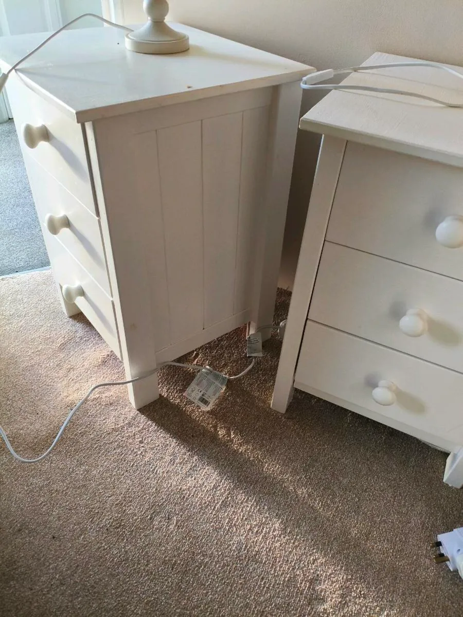 2 New white lockers, with lamps,100 for lot - Image 3