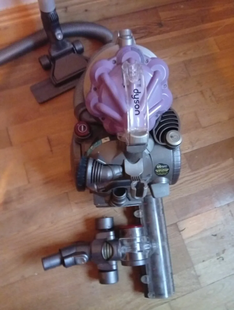 Quality Dyson Bag less Animal Vacuum Cleaner - Image 3