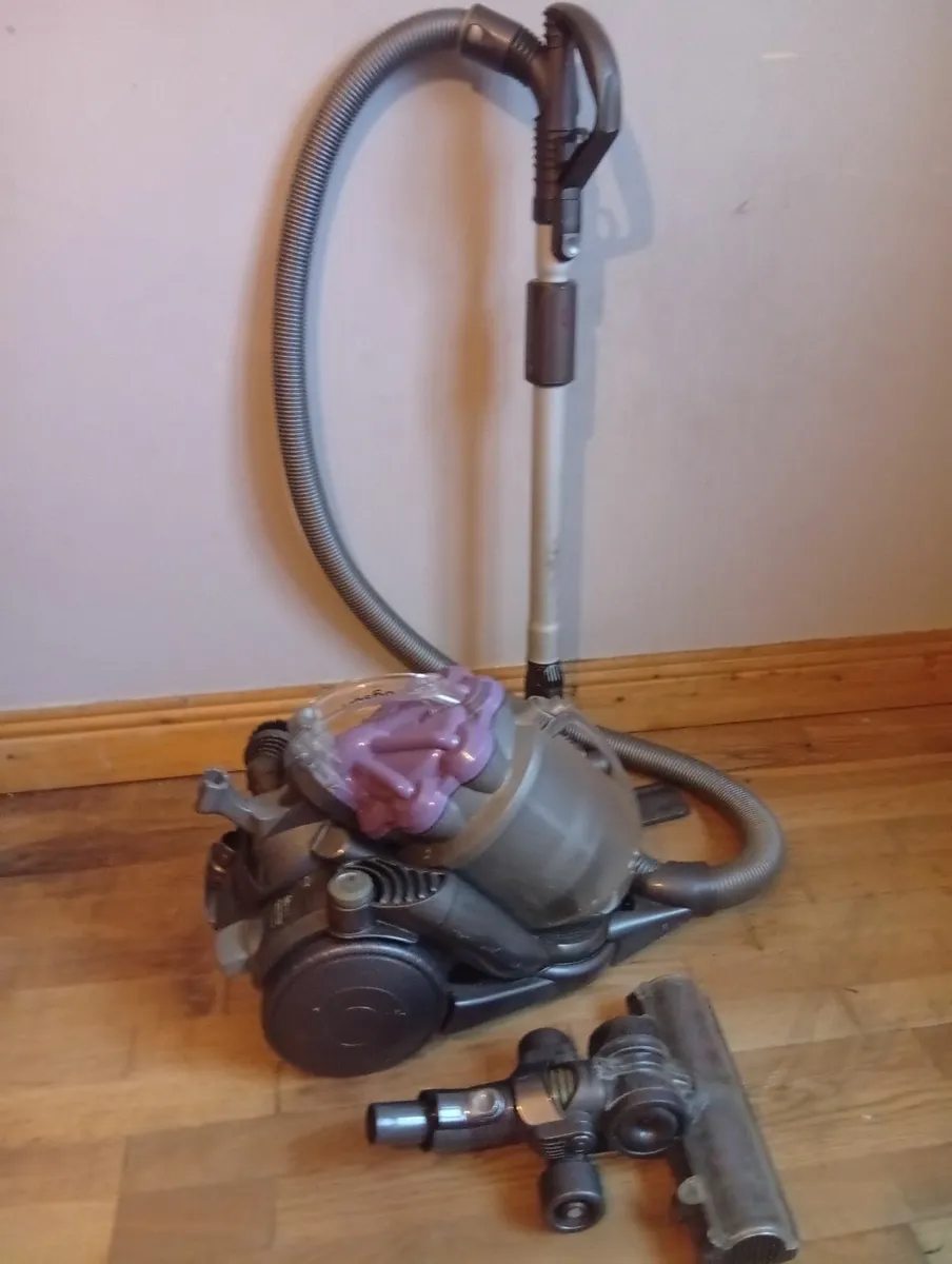 Quality Dyson Bag less Animal Vacuum Cleaner - Image 1