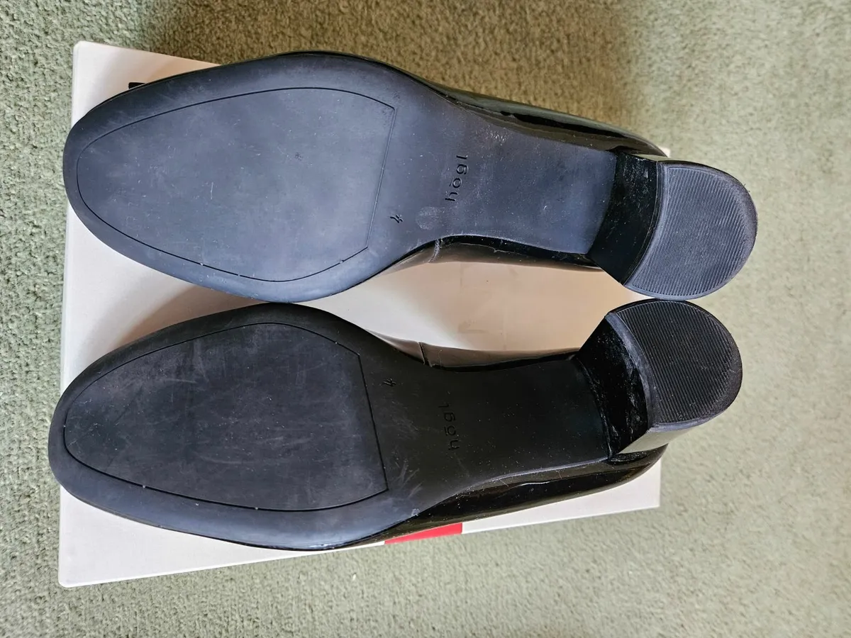 Womens Shoes Size 4 - Image 4