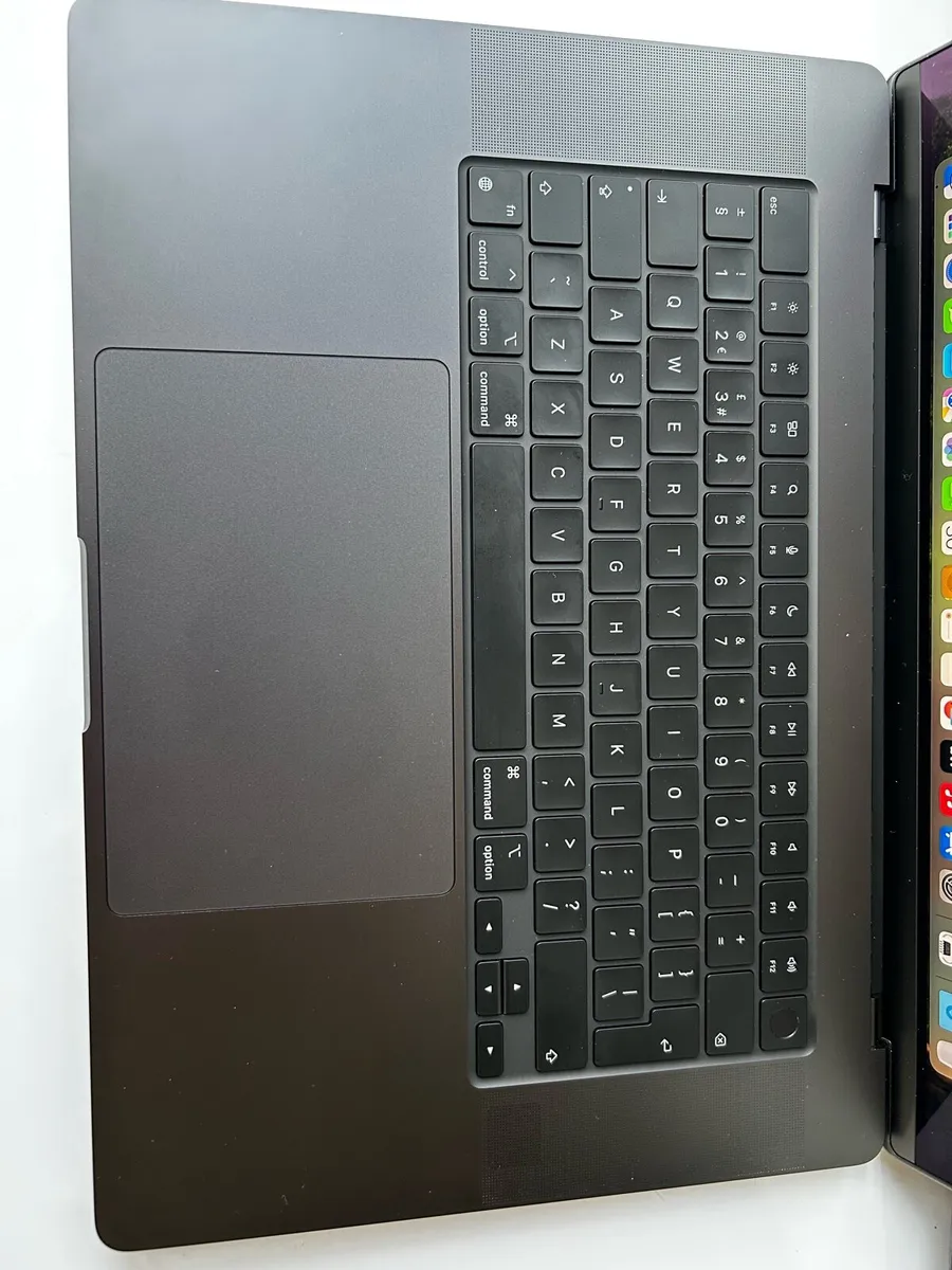 Apple MacBook Pro M3 16″ – 18GB RAM – 1TB SSD - Image 3