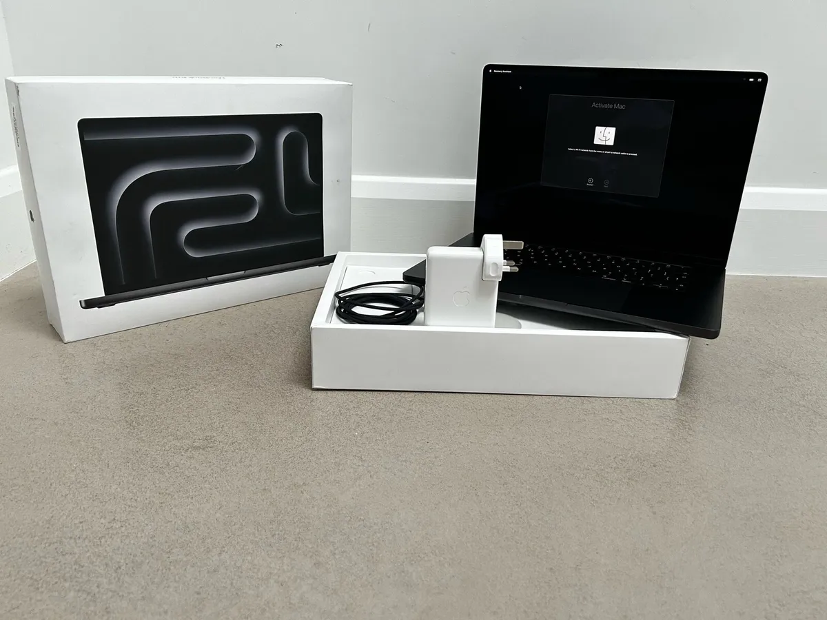Apple MacBook Pro M3 16″ – 18GB RAM – 1TB SSD - Image 1
