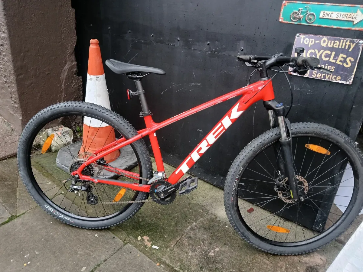 TREK MARLIN 5 MOUNTAIN BIKE - Image 1