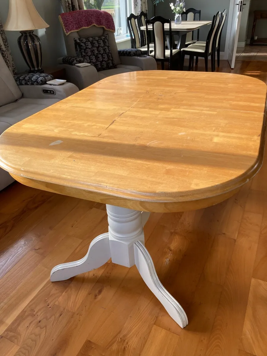 Dining room table - Image 1