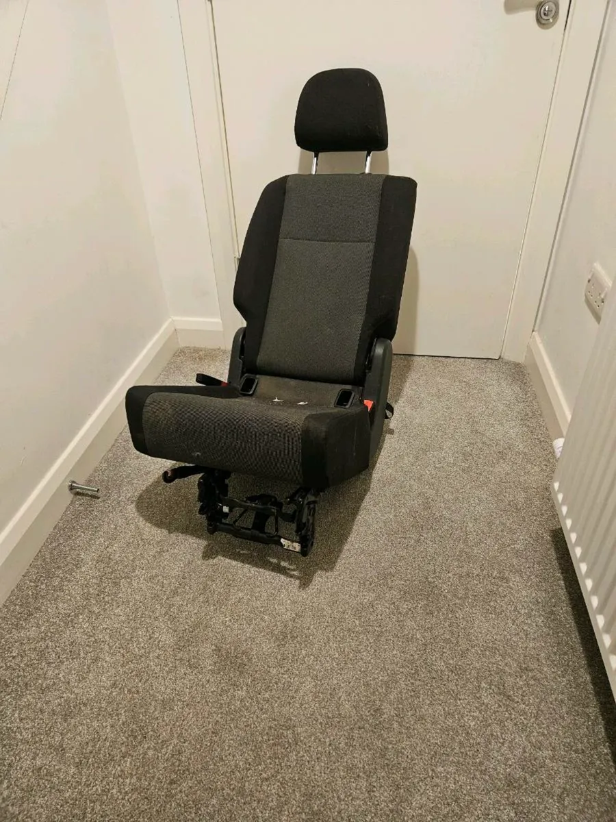 Volkswagen caddy rear seat(single) - Image 1