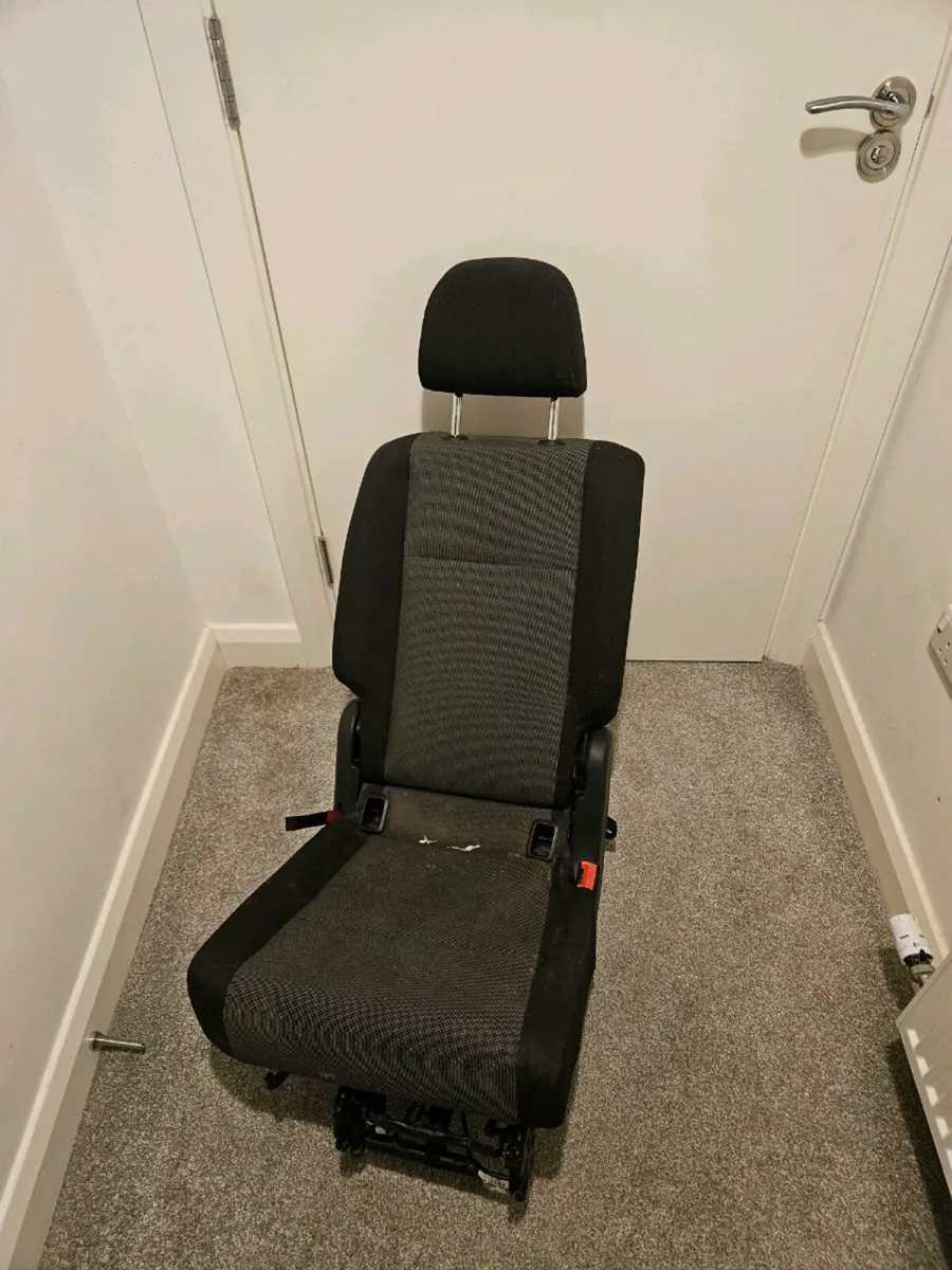Volkswagen caddy rear seat(single) - Image 4