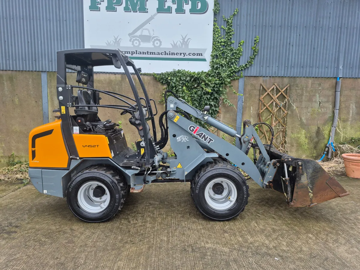 Giant V452T  ‼️AWAITING PAYMENT ‼️ - Image 2