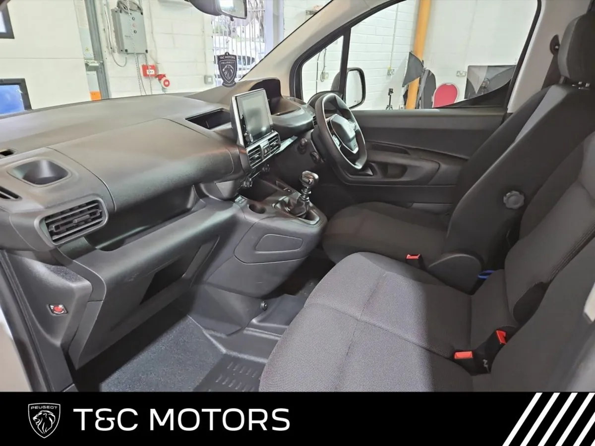 Peugeot Partner 1000KG Professional Plus, 1 Owner, - Image 3