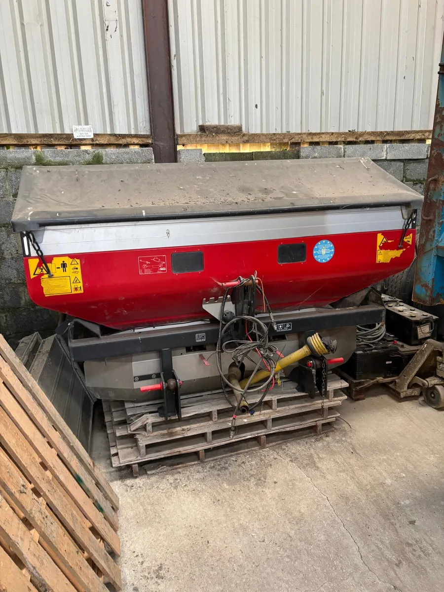 Fertilizer Spreader - Image 1