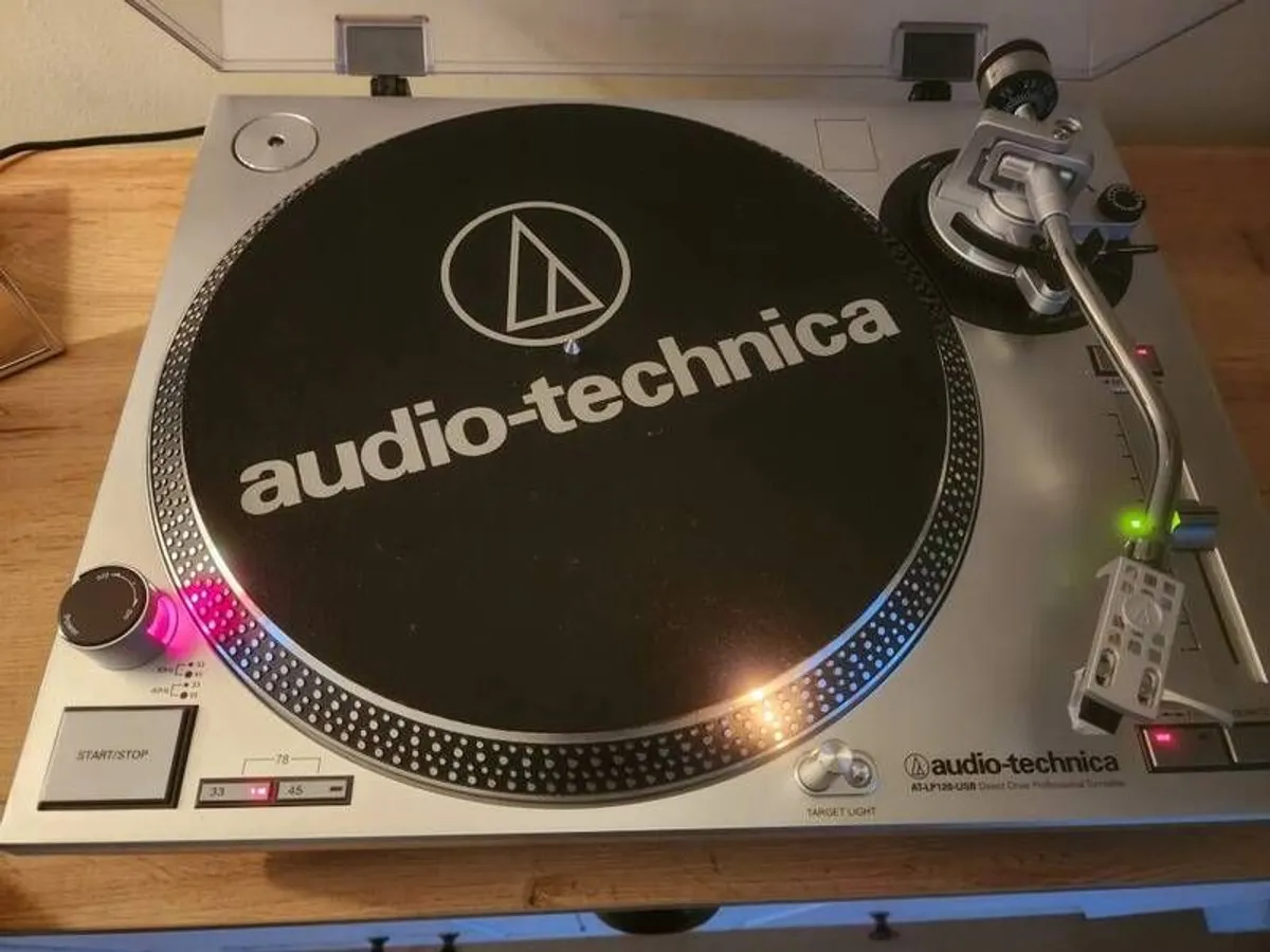 Audio Technica record player - Image 2