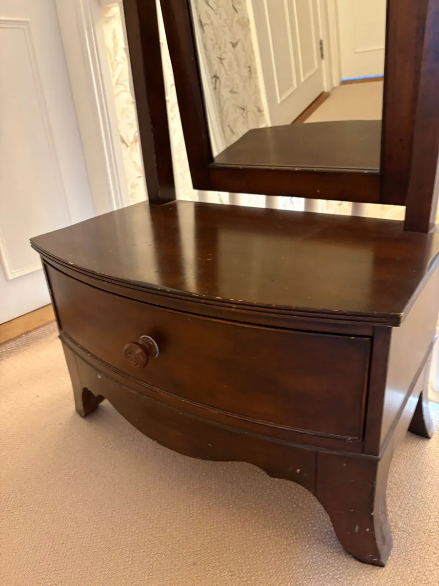 Willis and Gambier mirror and drawer set - Image 3