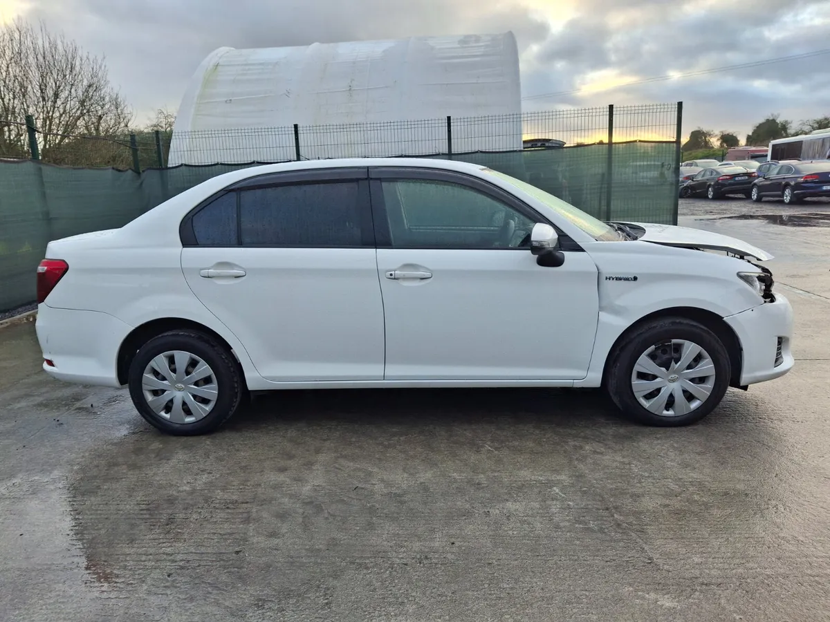 2015 Toyota Corolla 1.5 Hybrid Automatic - Image 3